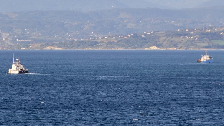 Sinop açıklarında batma tehlikesi geçiren gemi kentin doğal limanına demirledi