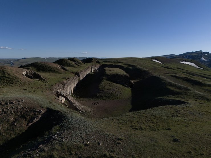 Erzurum'un tarihi Büyük Palandöken Tabyası bir asrı aşkındır ayakta duruyor