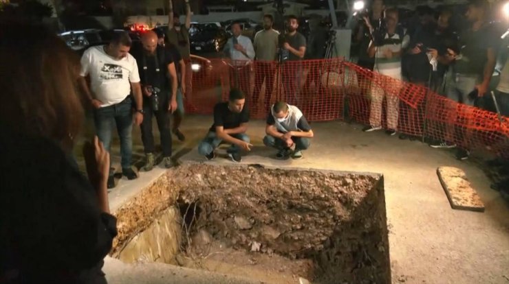 Lübnan askerleri Beyrut'ta hastane otoparkında şüpheli bir cihazı kontrollü bir şekilde patlattı