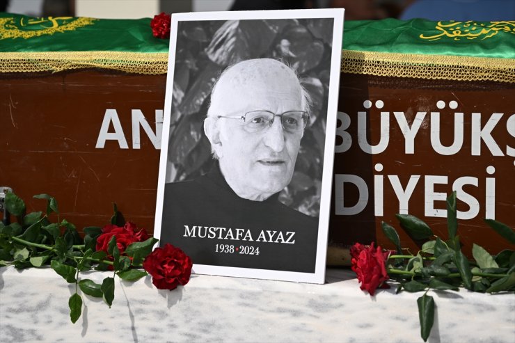 Ressam Mustafa Ayaz son yolculuğuna uğurlandı