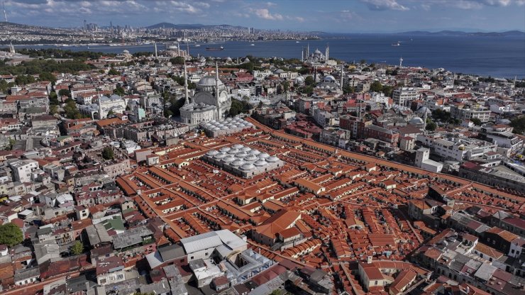 Tarihi Kapalıçarşı'nın yenilenen çatısı özel turlarla geziliyor