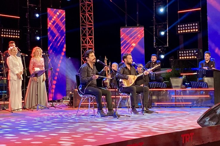 TRT sanatçıları Kırşehir'de konser verdi