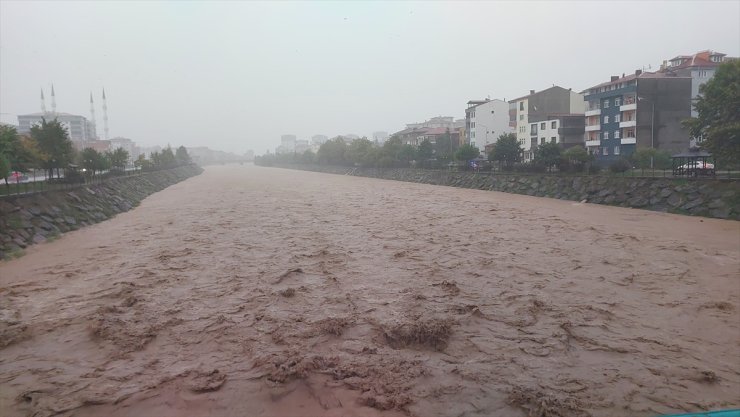 Trabzon'da sağanak etkili oldu