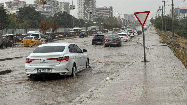 Diyarbakır'da sağanak etkili oldu