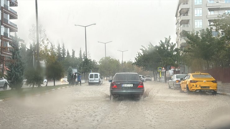 Şanlıurfa'da sağanak etkili oldu