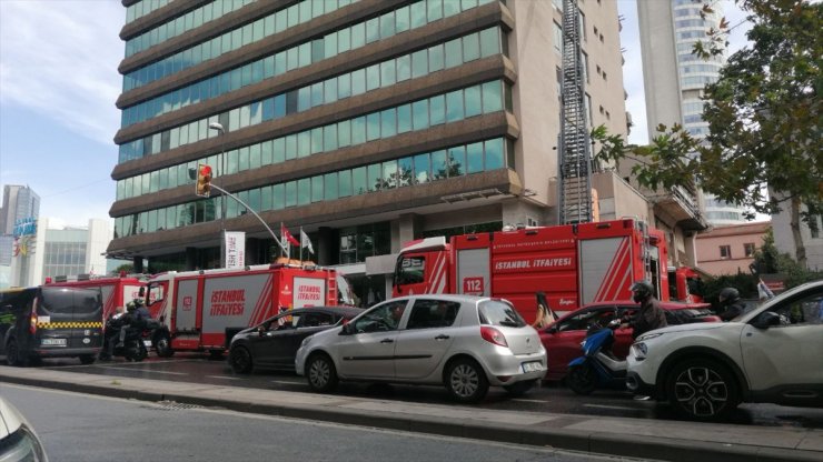 GÜNCELLEME - Şişli'de 10 katlı plazada yangın söndürüldü