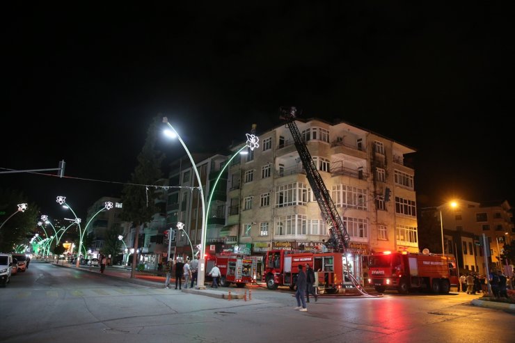 Tokat'ta yangın çıkan apartmanda hasar oluştu