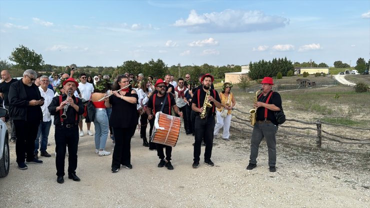 Kırklareli'nde oyun havası eşliğinde bağ hasadı yapıldı