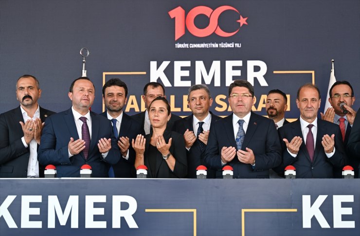 Adalet Bakanı Tunç, Kemer Adalet Sarayı'nın temel atma töreninde konuştu: