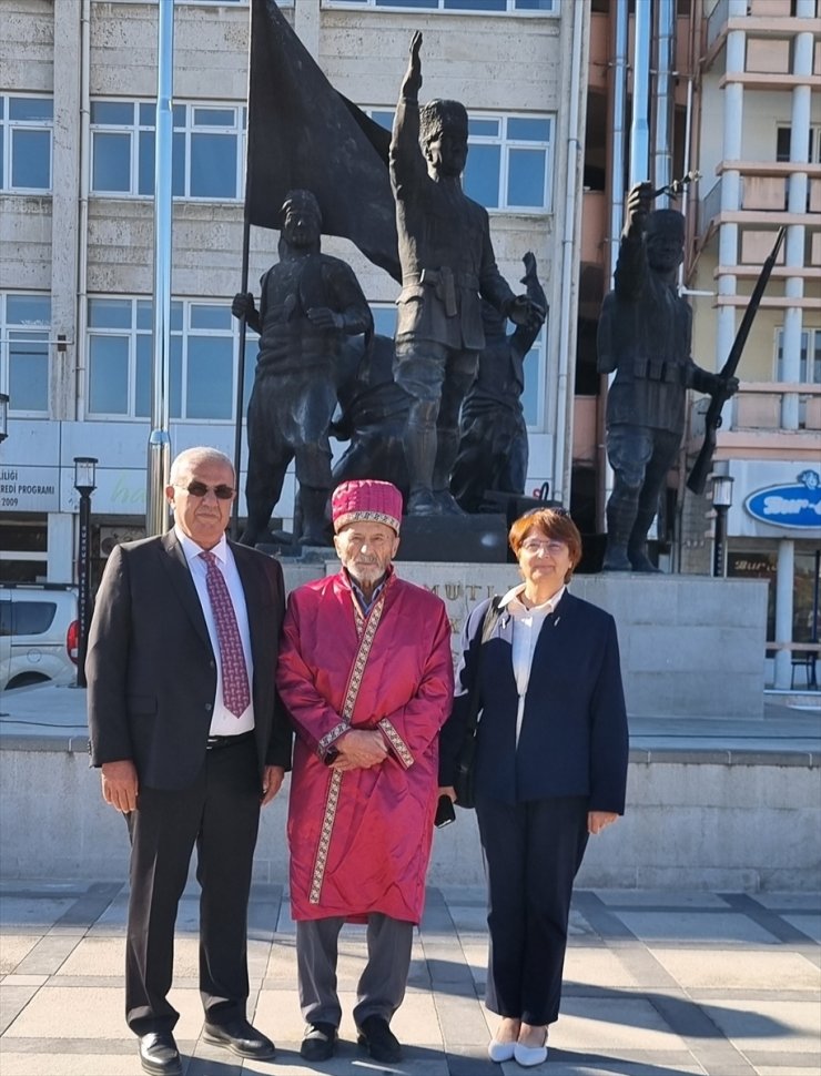 Burdur'da 57 yıllık saat tamircisi "Yılın Ahisi" seçildi