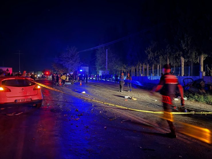 Manisa’da 3 aracın karıştığı trafik kazasında 1 kişi öldü, 7 kişi yaralandı