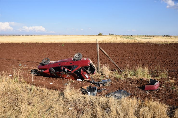 Şanlıurfa'da şarampole devrilen otomobildeki 4 kişi yaralandı