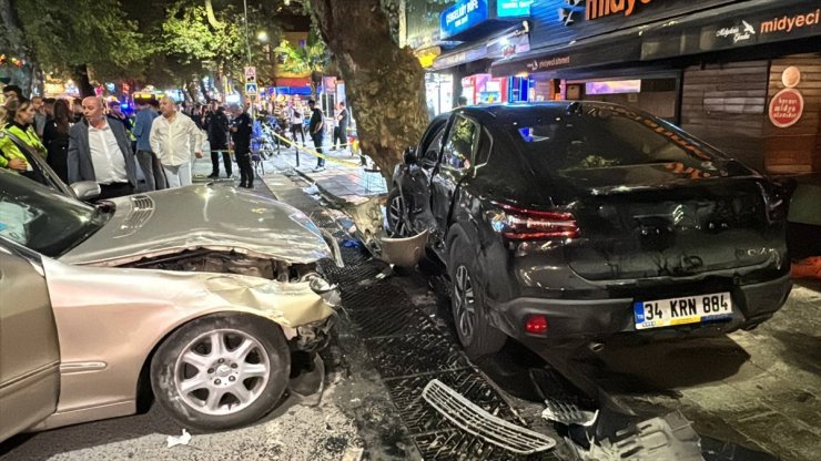 Üsküdar'daki trafik kazasında 4 kişi yaralandı