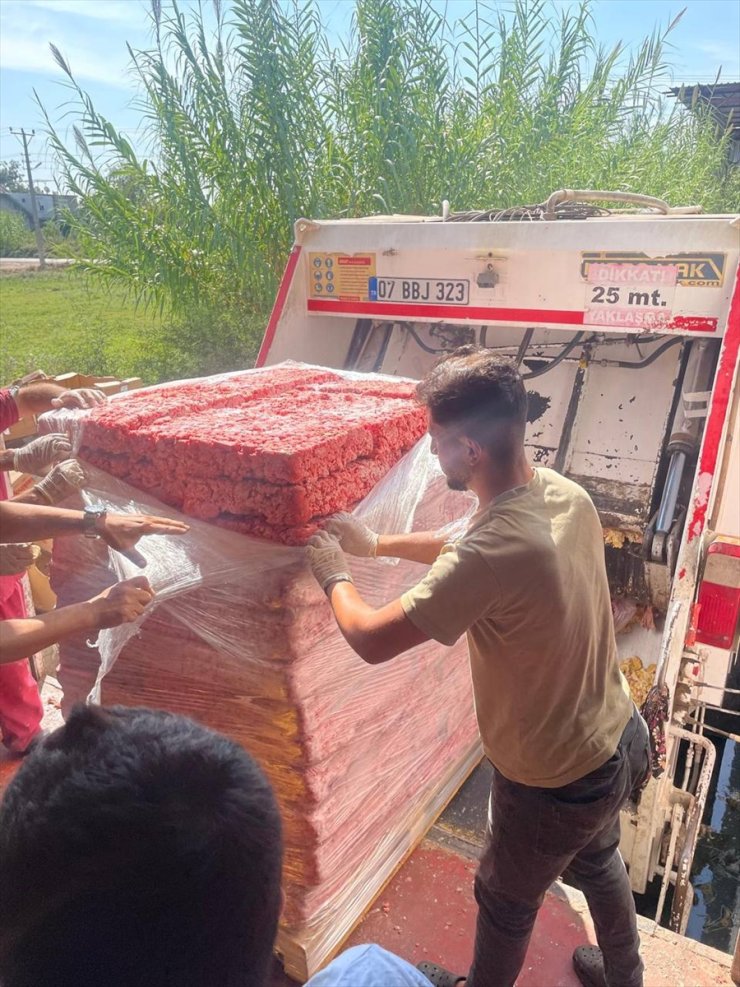 Antalya'da 17 ton bozuk tavuk ürünü imha edildi