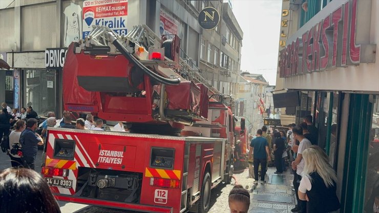 Fatih'te 7 katlı otelde çıkan yangın söndürüldü