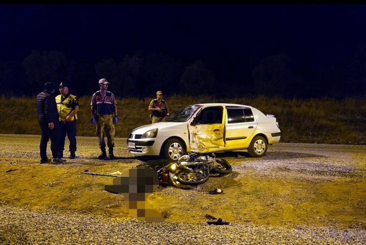 Hatay'da otomobil ile motosikletin çarpıştığı kazada 1 kişi öldü, 2 kişi yaralandı