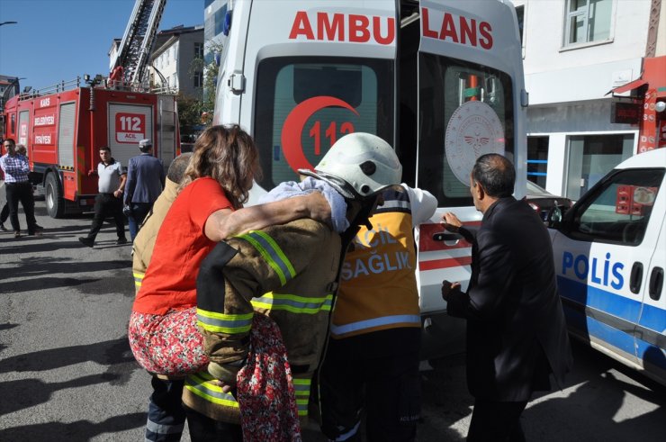 GÜNCELLEME 2 - Kars'ta otelde çıkan yangın söndürüldü