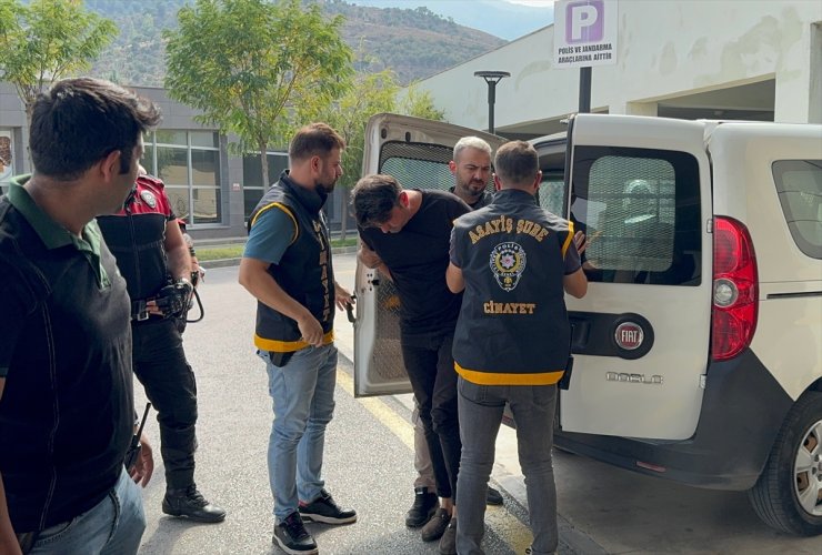 Manisa'da boşanma aşamasında olduğu karısını öldüren kişi tutuklandı