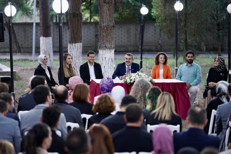 Milli Eğitim Bakanı Tekin, Sakarya'da öğretmenlerle buluştu: