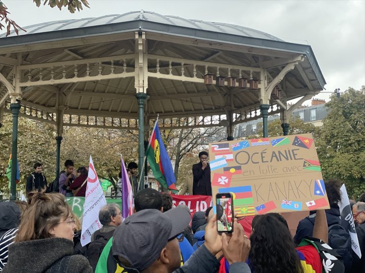 Yeni Kaledonya'nın 171 yıldır Fransız sömürgesi altında olması Paris'te protesto edildi