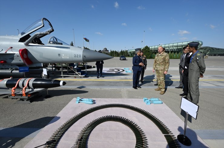 Azerbaycan, Pakistan ve Çin'in ortak üretimi JF-17C savaş uçağı aldı