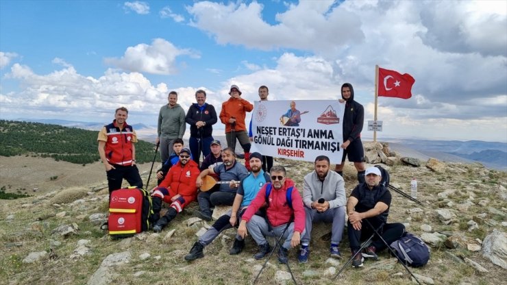 Kırşehirli dağcılar, Neşet Ertaş'ı "Gönül Dağı"nda andı