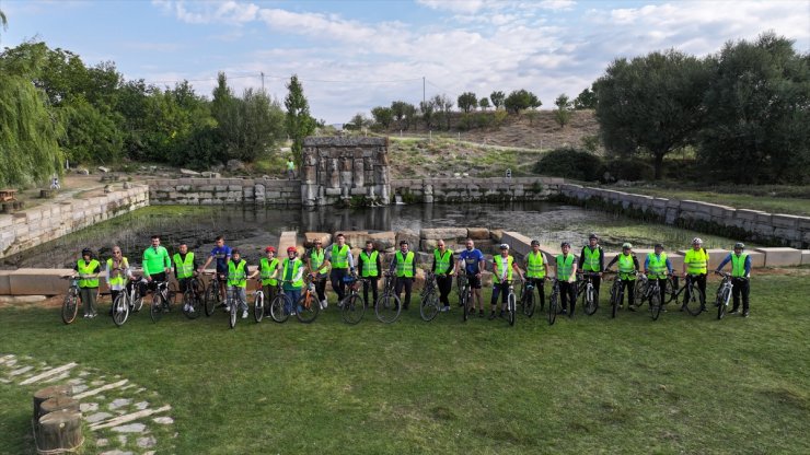 Konya'da bisikletseverler tarihi ve doğal güzellikleri pedal çevirerek keşfediyor