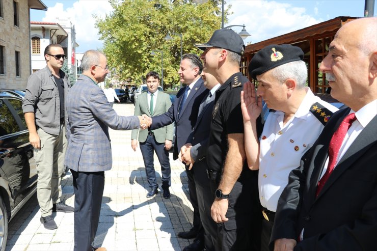 Mülkiye başmüfettişliğine atanan Vali Doruk, Amasya'dan uğurlandı