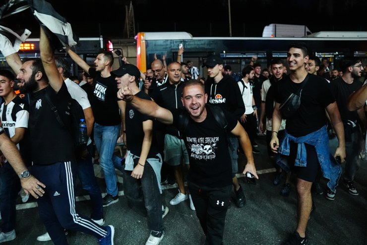 PAOK'lu taraftarlar, RAMS Park'a ulaştı