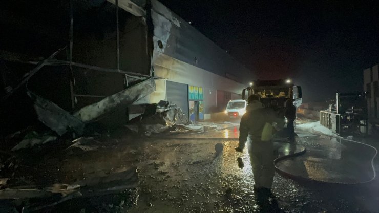 Tekirdağ'da kimyasal maddelerin bulunduğu depoda çıkan yangın söndürüldü