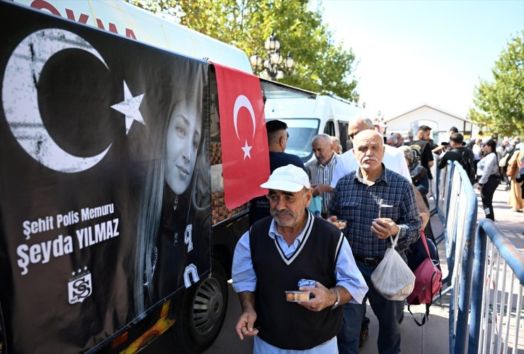 Ankara'da şehit polis Şeyda Yılmaz için lokma dağıtıldı