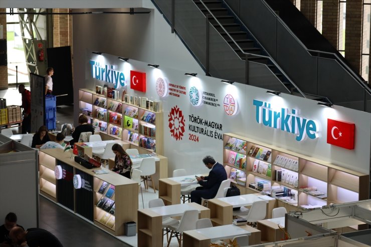 Macaristan'da AA'nın yayınlarının da sergilendiği kitap fuarı açıldı