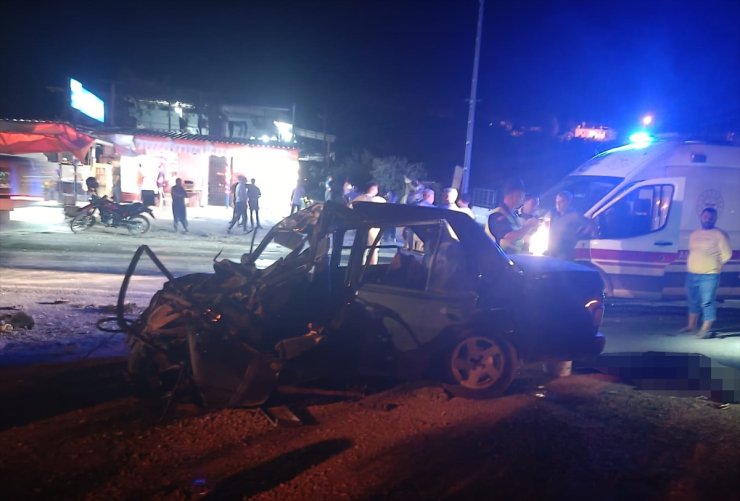 Mersin'deki trafik kazasında 2 kişi öldü, 1 kişi yaralandı