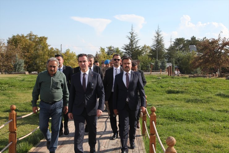 Bitlis Valisi Karakaya, Selçuklu Meydan Mezarlığı'nı ziyaret etti