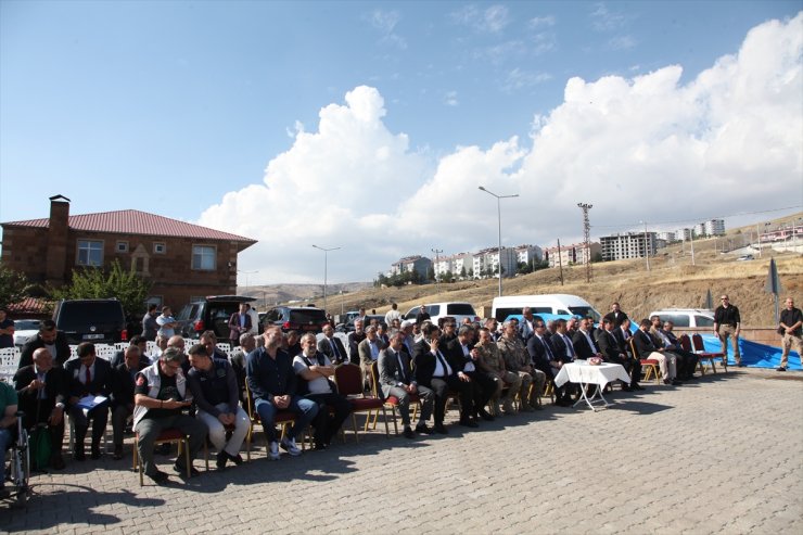 Bitlis'te 50 engelliye akülü araç teslim edildi