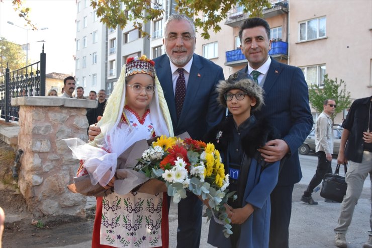 Çalışma ve Sosyal Güvenlik Bakanı Işıkhan, Bilecik'te "Türkiye Buluşmaları"nda konuştu: