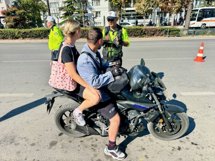 Eskişehir'de polis ekipleri motosiklet kazalarını önlemek için sürücüleri denetledi