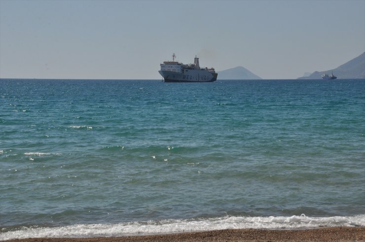 İsrail saldırıları nedeniyle Lübnan'dan ayrılan yabancı uyruklular gemiyle Mersin'e geldi