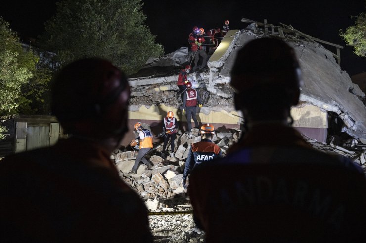 Tunceli'de deprem sonrası enkazda arama kurtarma tatbikatı yapıldı