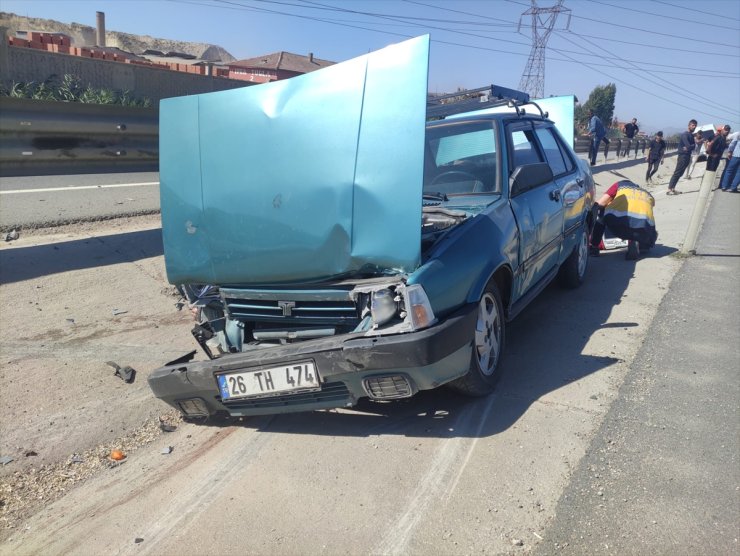 Afyonkarahisar'da trafik kazasında 1 kişi öldü, 2 kişi yaralandı