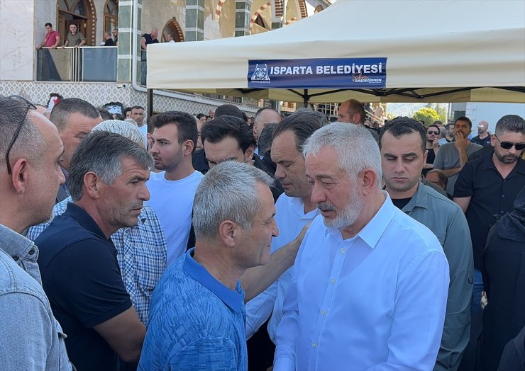 Isparta Belediye Başkanı Başdeğirmen'in attan düşerek hayatını kaybeden kızı toprağa verildi