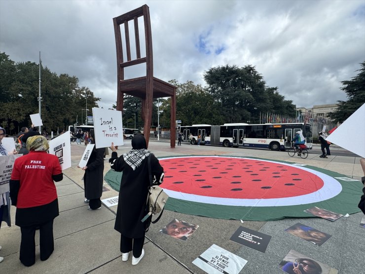 İsrail'in Gazze'deki saldırıları, Türk ve İsviçreli vatandaşlarca BM önünde protesto edildi