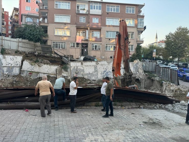 İstanbul'da binanın yıkımı sırasında istinat duvarı kısmen çöktü