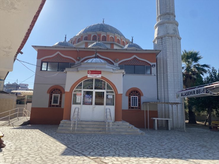 Manisa'da namaz sırasında imama saldıran kişi akıl hastanesine sevk edildi