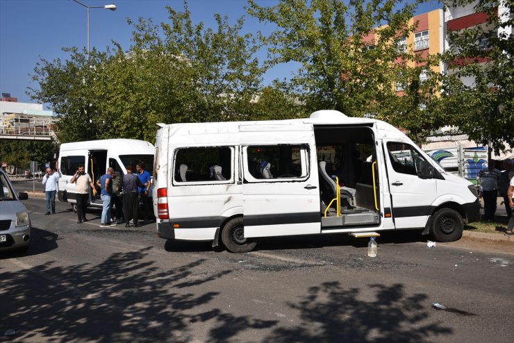 Şanlıurfa'da minibüs ile otomobilin çarpışması sonucu 7 kişi yaralandı