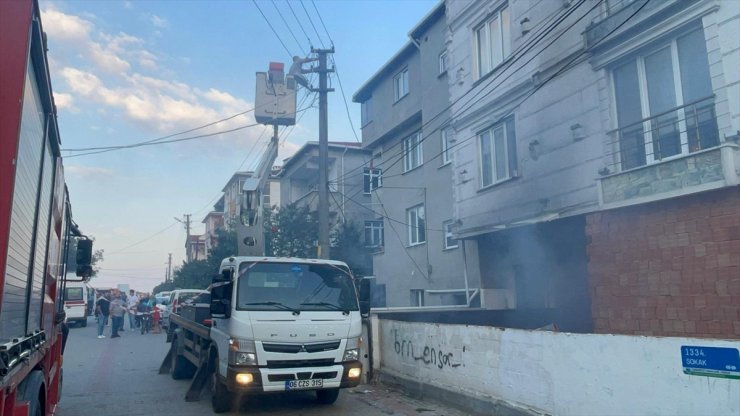 Tekirdağ'da 3 katlı binanın zemin katında çıkan yangın söndürüldü