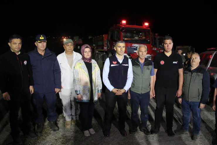 GÜNCELLEME 2 - Uşak'ta ormanlık alanda çıkan yangına müdahale ediliyor