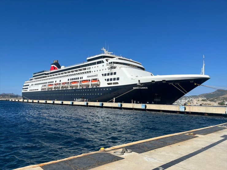 Bodrum'a "Renaissance" kruvaziyeri ile 440 yolcu geldi