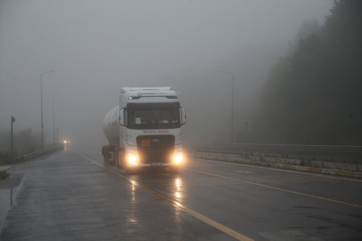 Bolu Dağı'nda sağanak ve sis etkili oldu