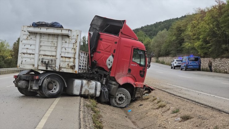 Karabük'teki üç trafik kazasında 3 kişi yaralandı